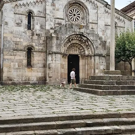 Ferienhaus Spacious House With Terrace And Balcony In A Coruña