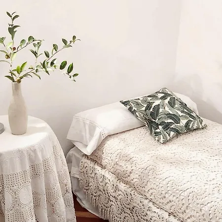 Nyaraló Spacious House With Terrace And Balcony In *
