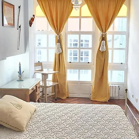 Spacious House With Terrace And Balcony In Dom wakacyjny A Coruña
