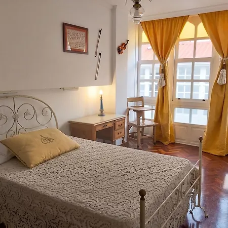 Spacious House With Terrace And Balcony In Dom wakacyjny A Coruña