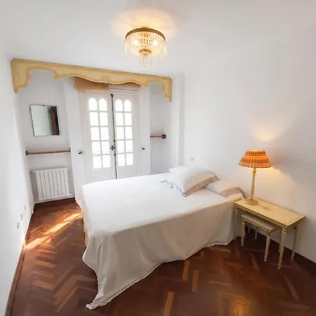 Dom wakacyjny Spacious House With Terrace And Balcony In A Coruña