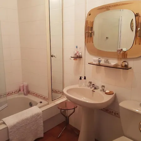 Spacious House With Terrace And Balcony In Nyaraló A Coruña